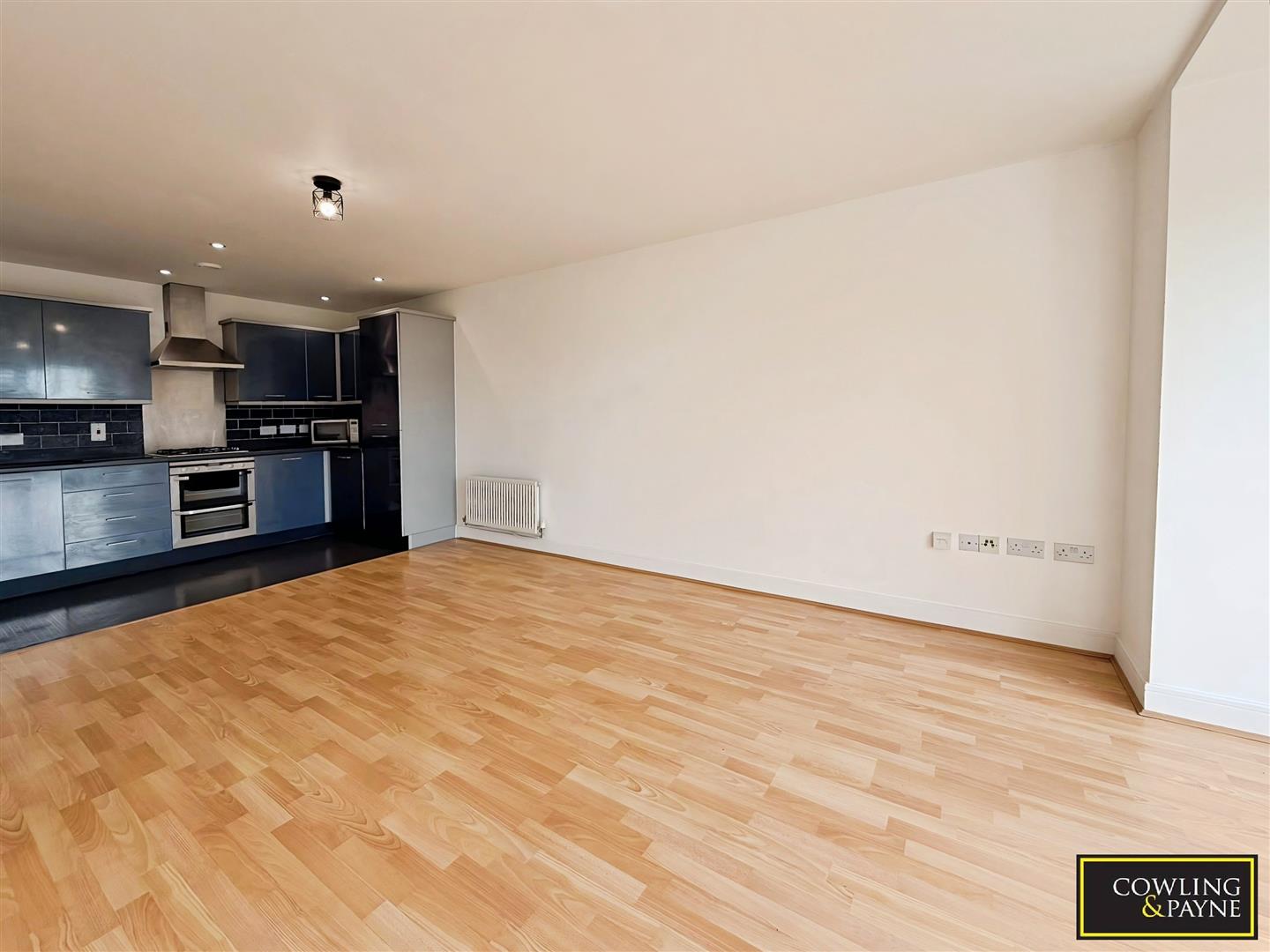 Flat Nevendon Road in Wickford