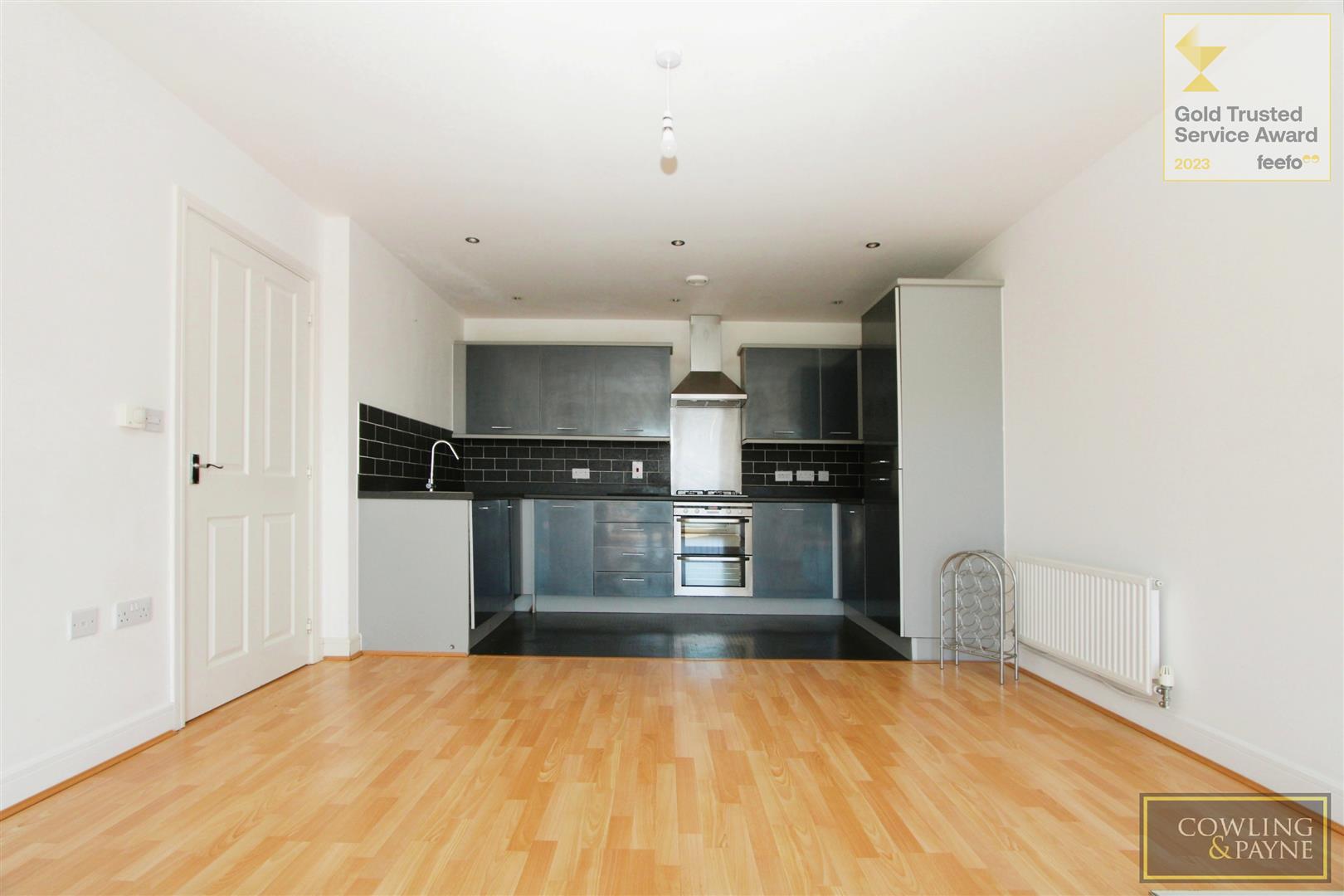 Flat Nevendon Road in Wickford