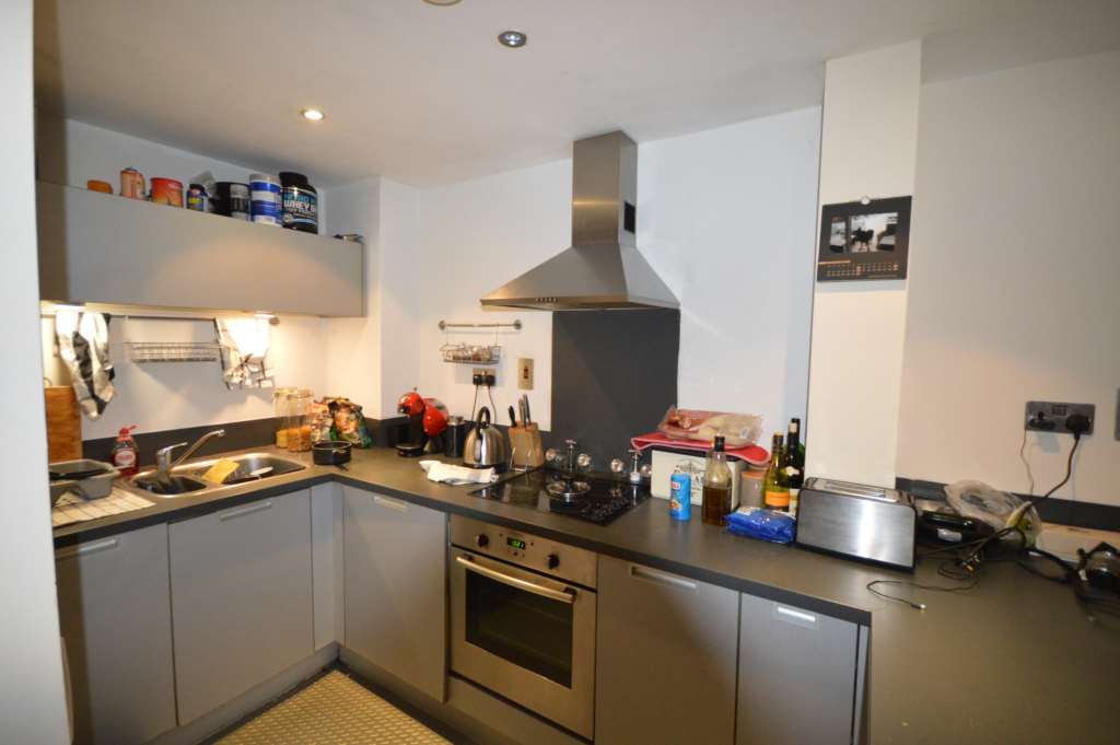 Flat Hermit Road in Greater London