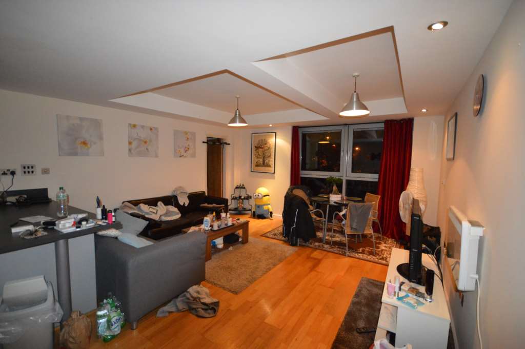 Flat Hermit Road in Greater London