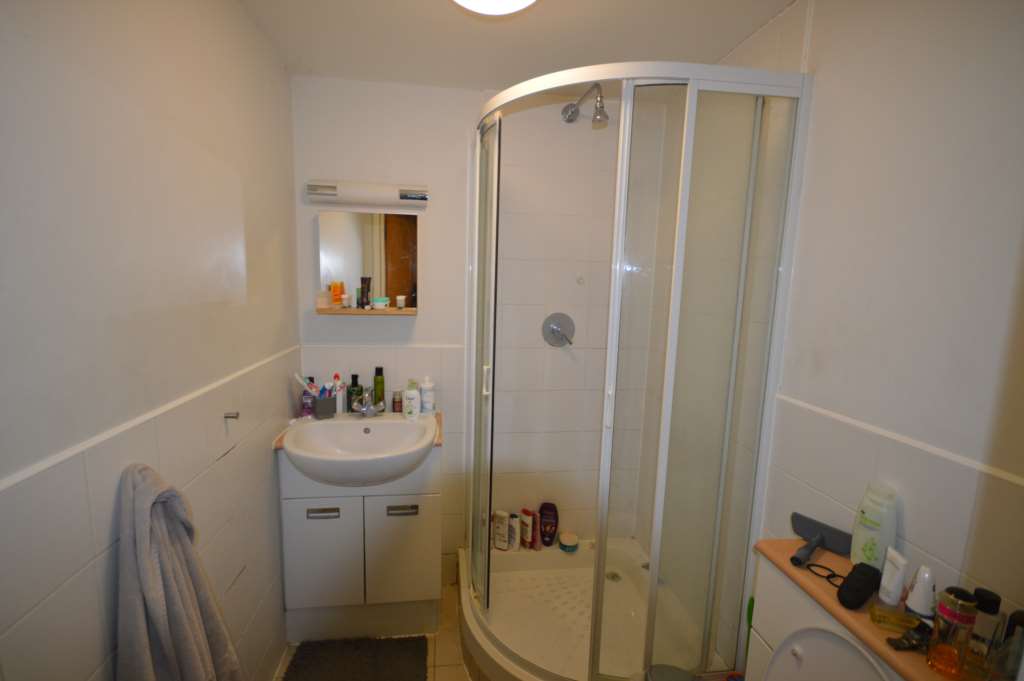 Flat Hermit Road in Greater London