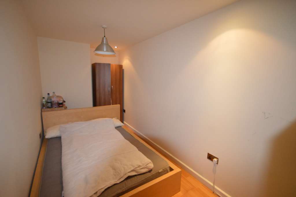 Flat Hermit Road in Greater London