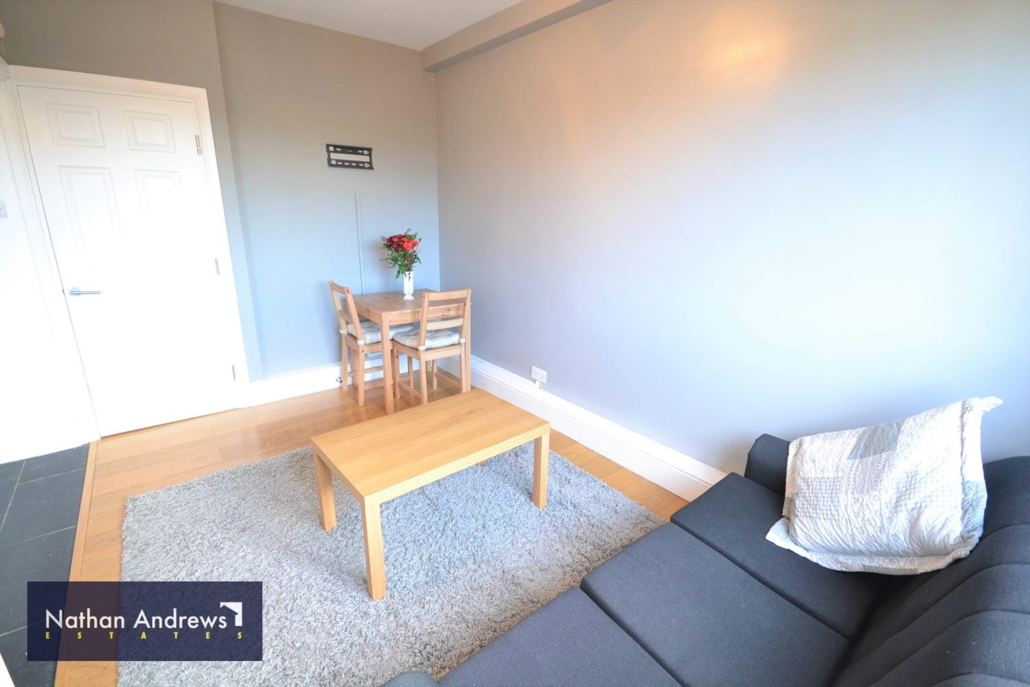 Flat Hamfrith Road in Greater London