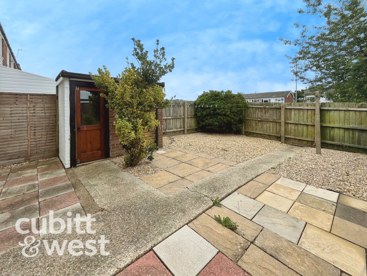 House Maude Close in Folkestone and Hythe District