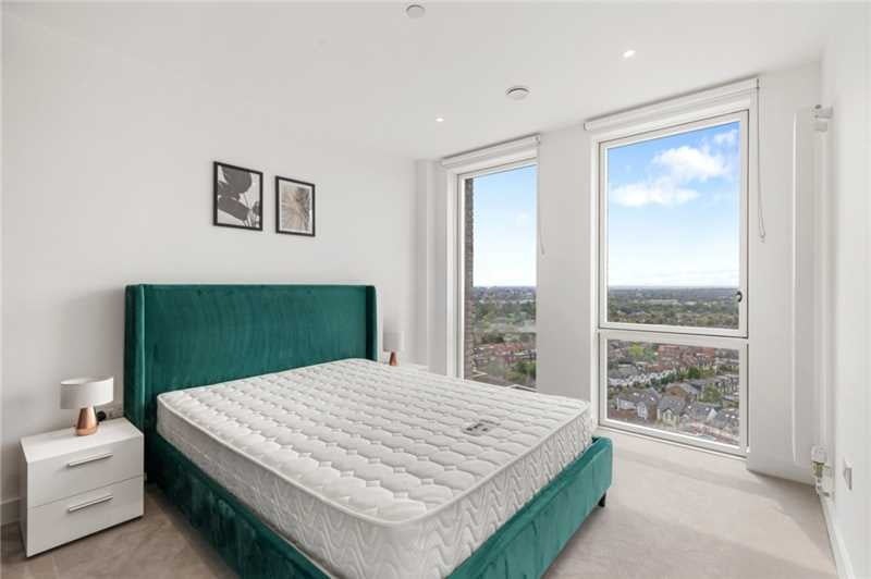Flat Friary Road in Greater London
