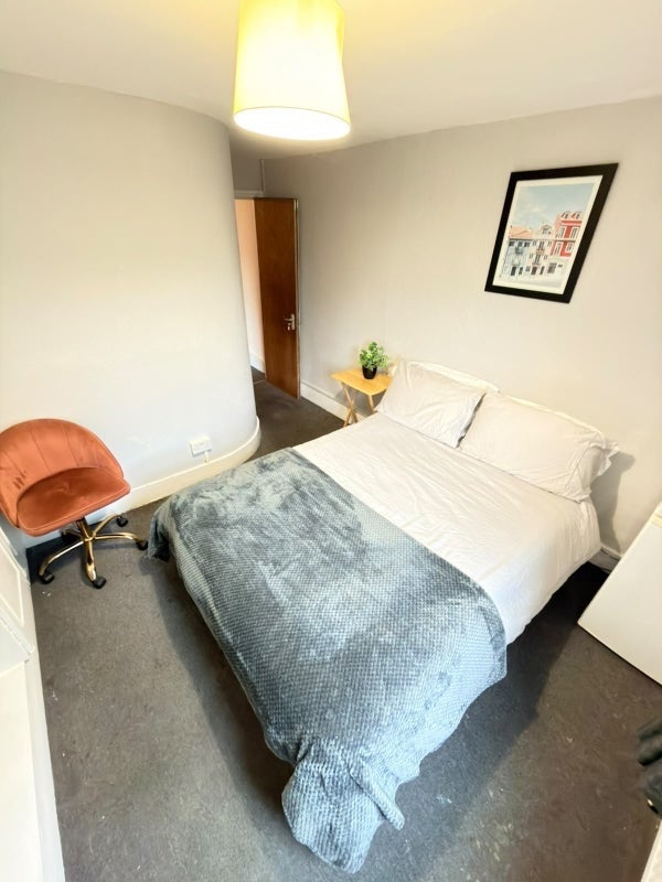 Room Wightman Road in Greater London