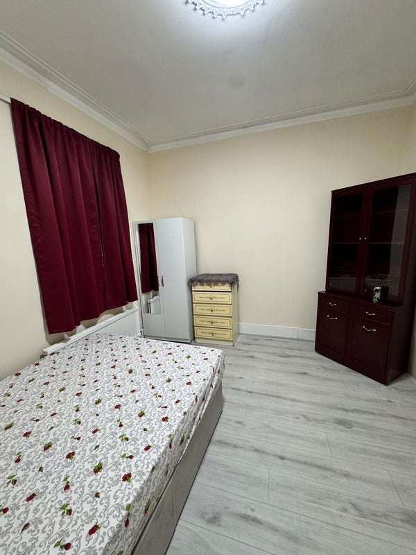 Room Strone Road in Greater London