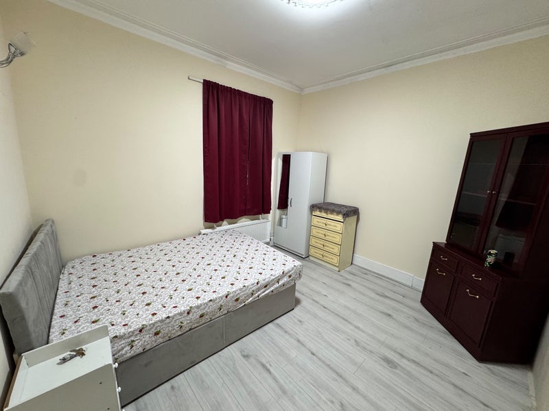 Room Strone Road in Greater London