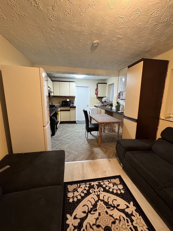 Room Strone Road in Greater London