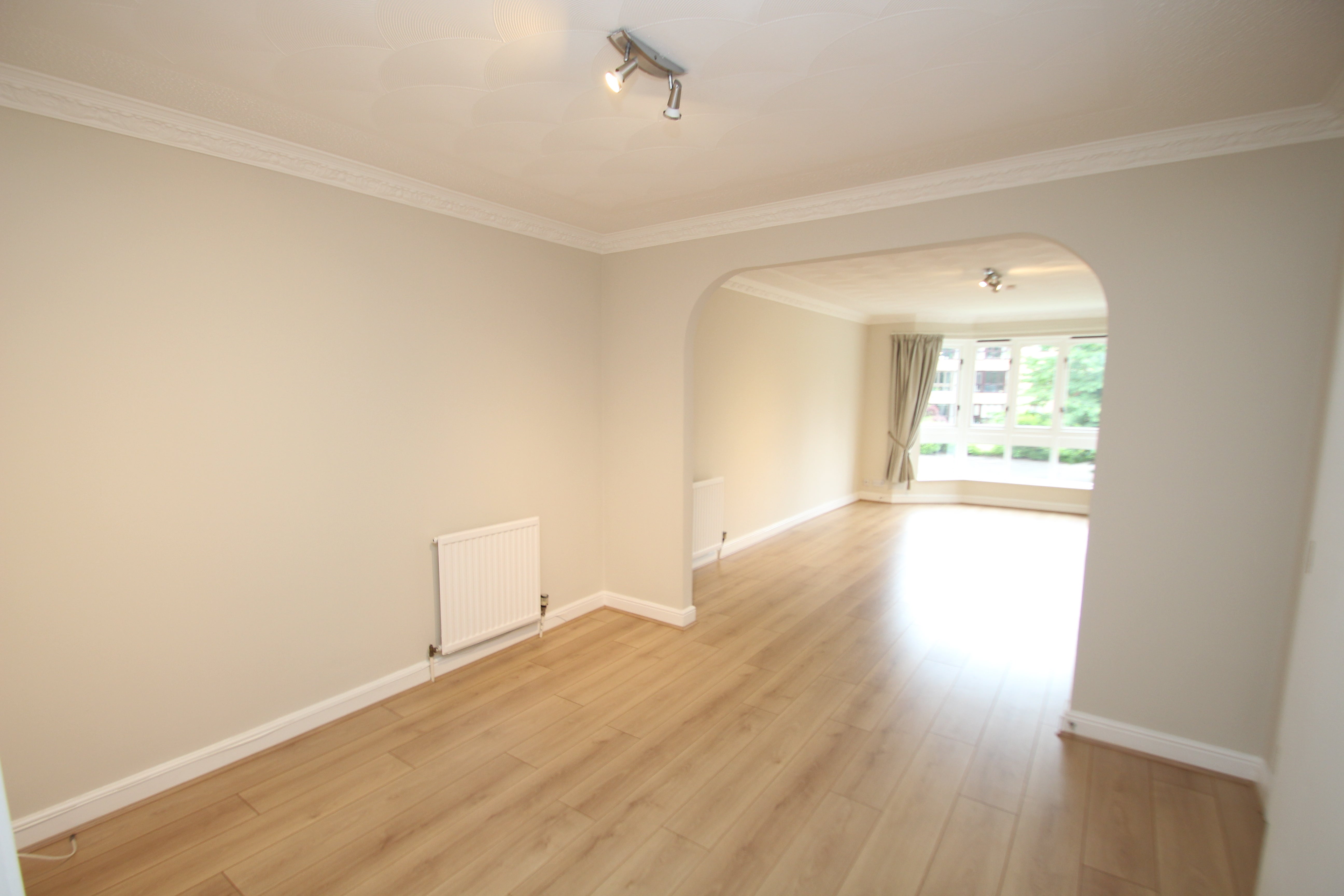 Flat Hughenden Lane in Glasgow