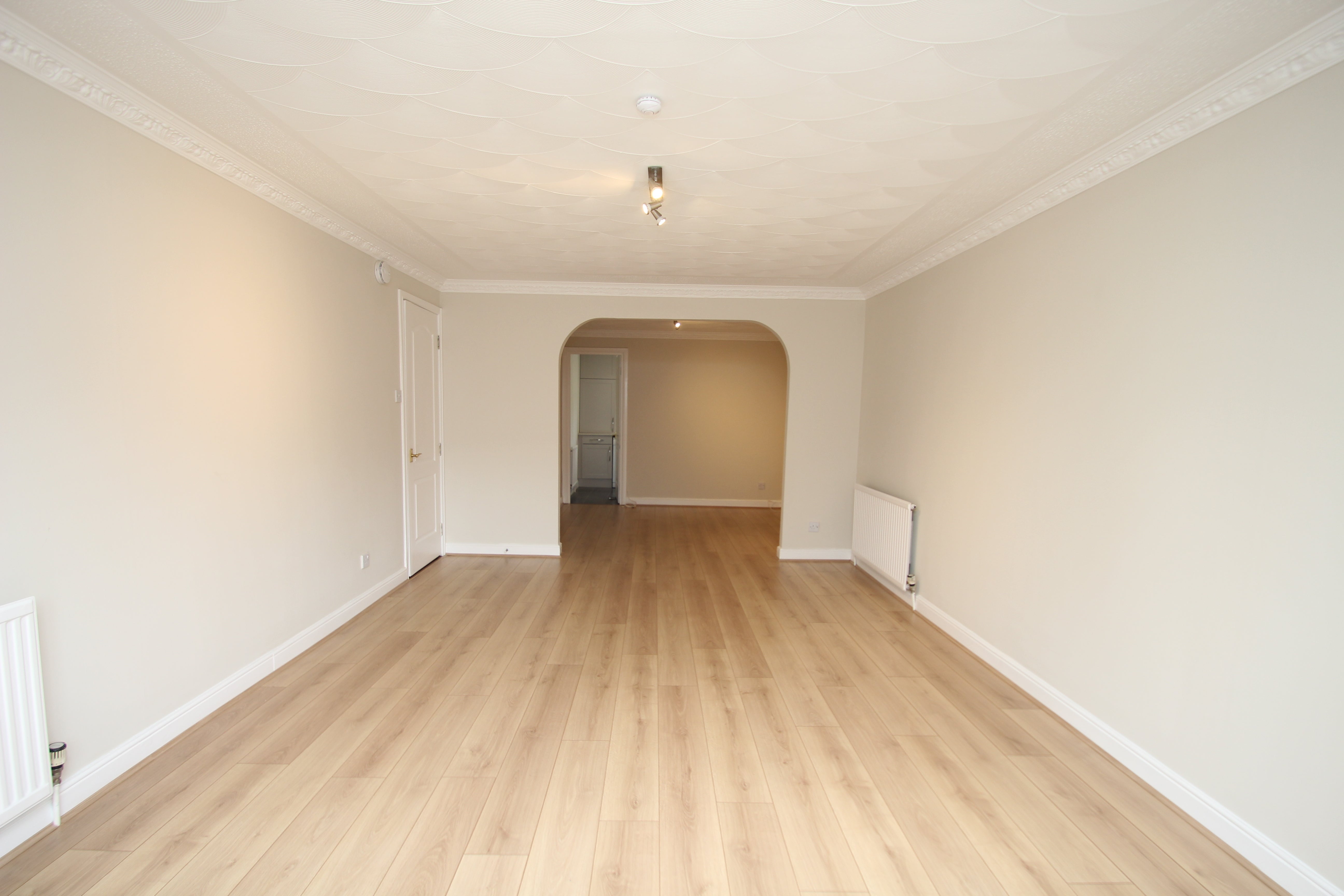 Flat Hughenden Lane in Glasgow