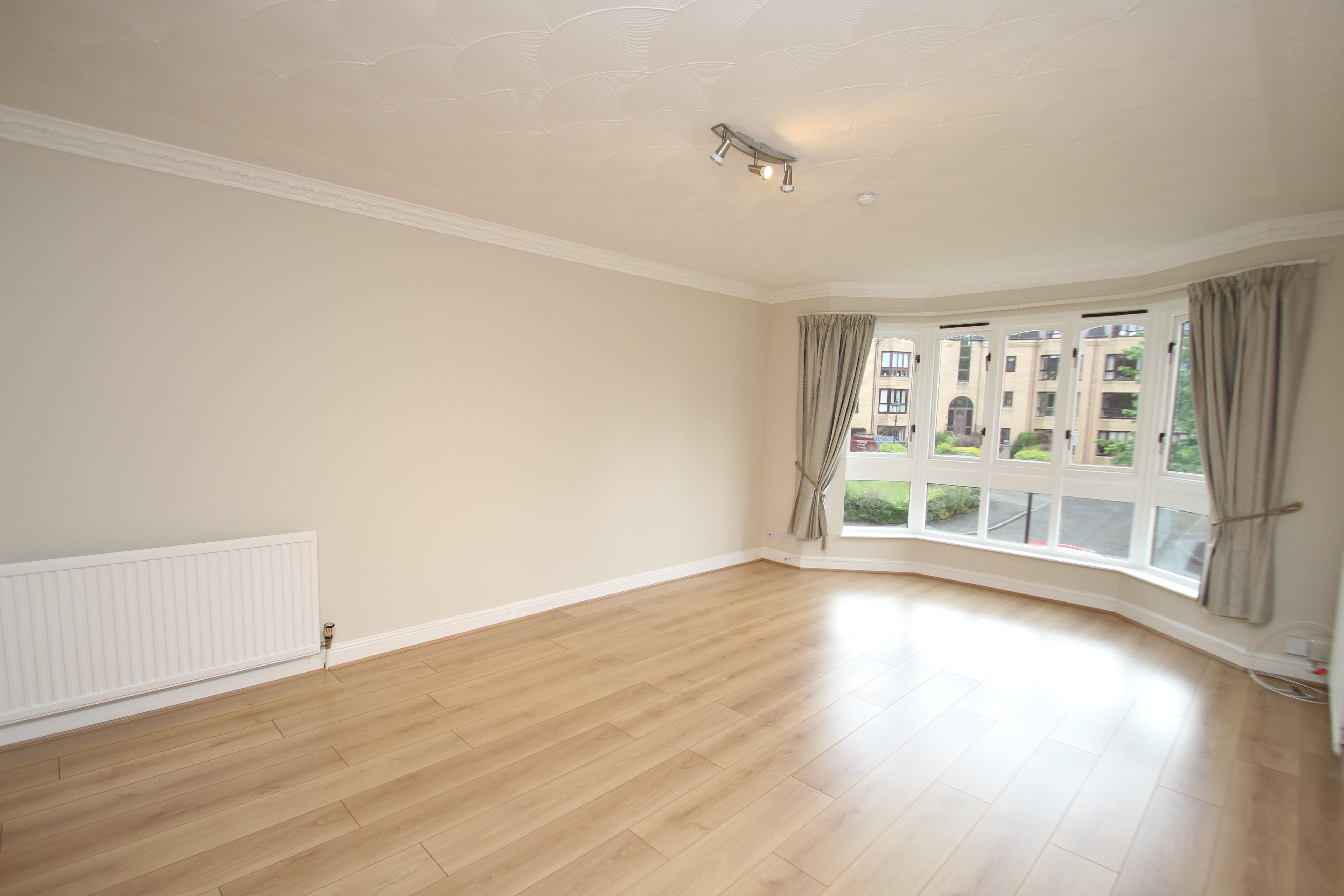 Flat Hughenden Lane in Glasgow