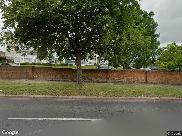 Flat Ashley Lane in Greater London