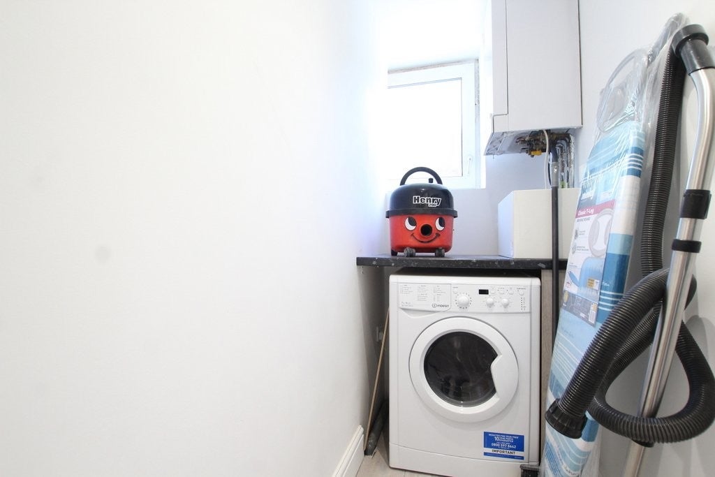 Flat Putney Hill in Greater London