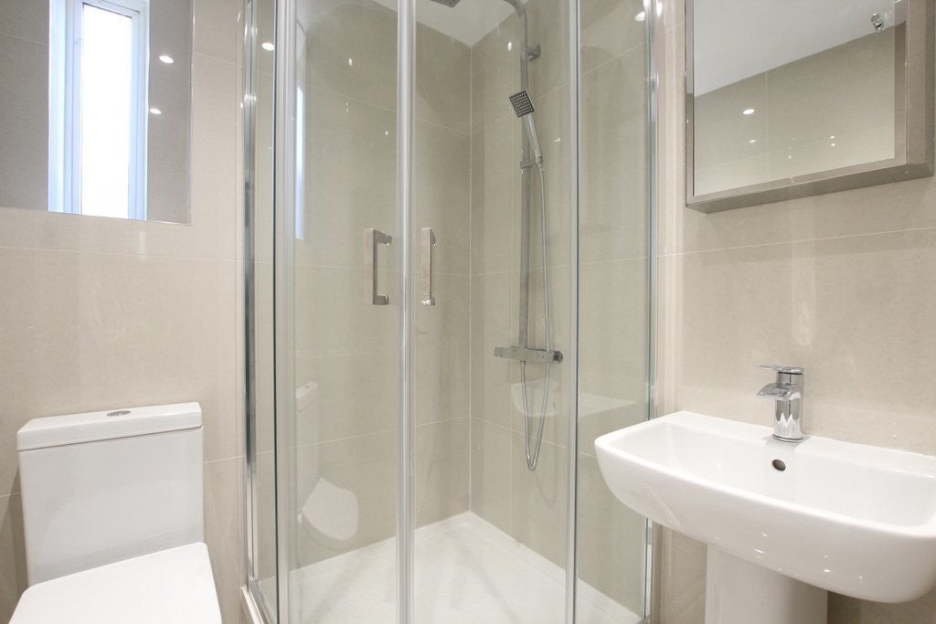 Flat Putney Hill in Greater London