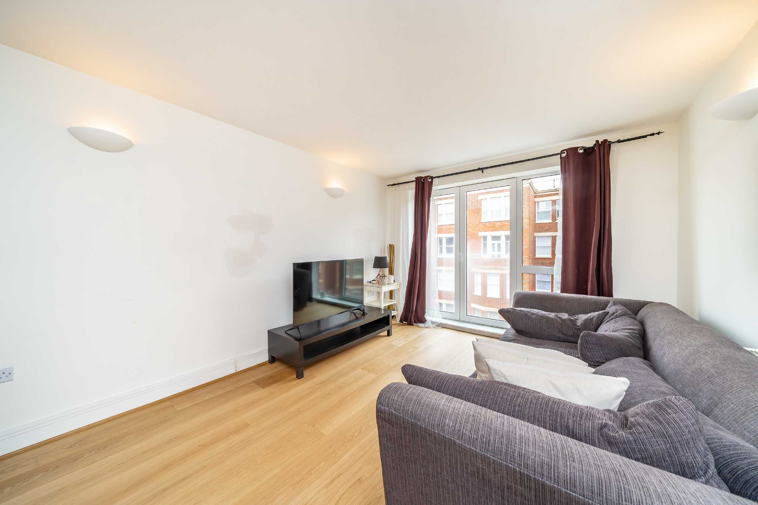 Flat Lurline Gardens in Greater London