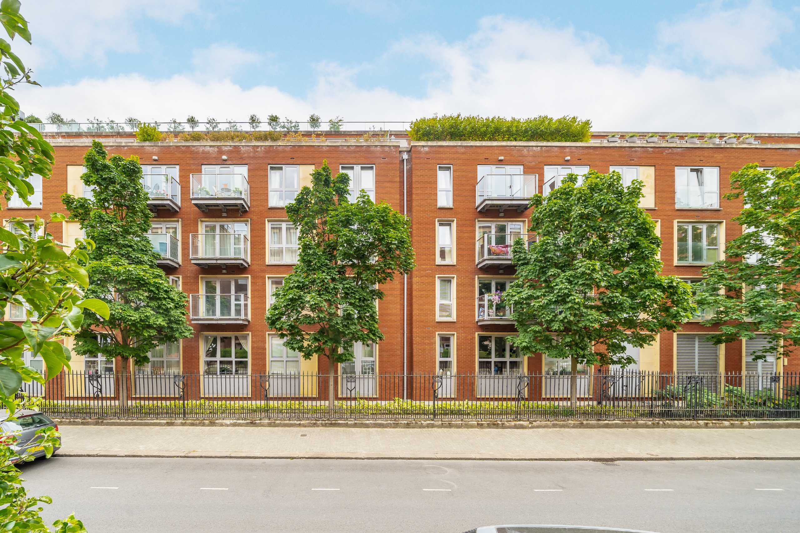 Flat Lurline Gardens in Greater London