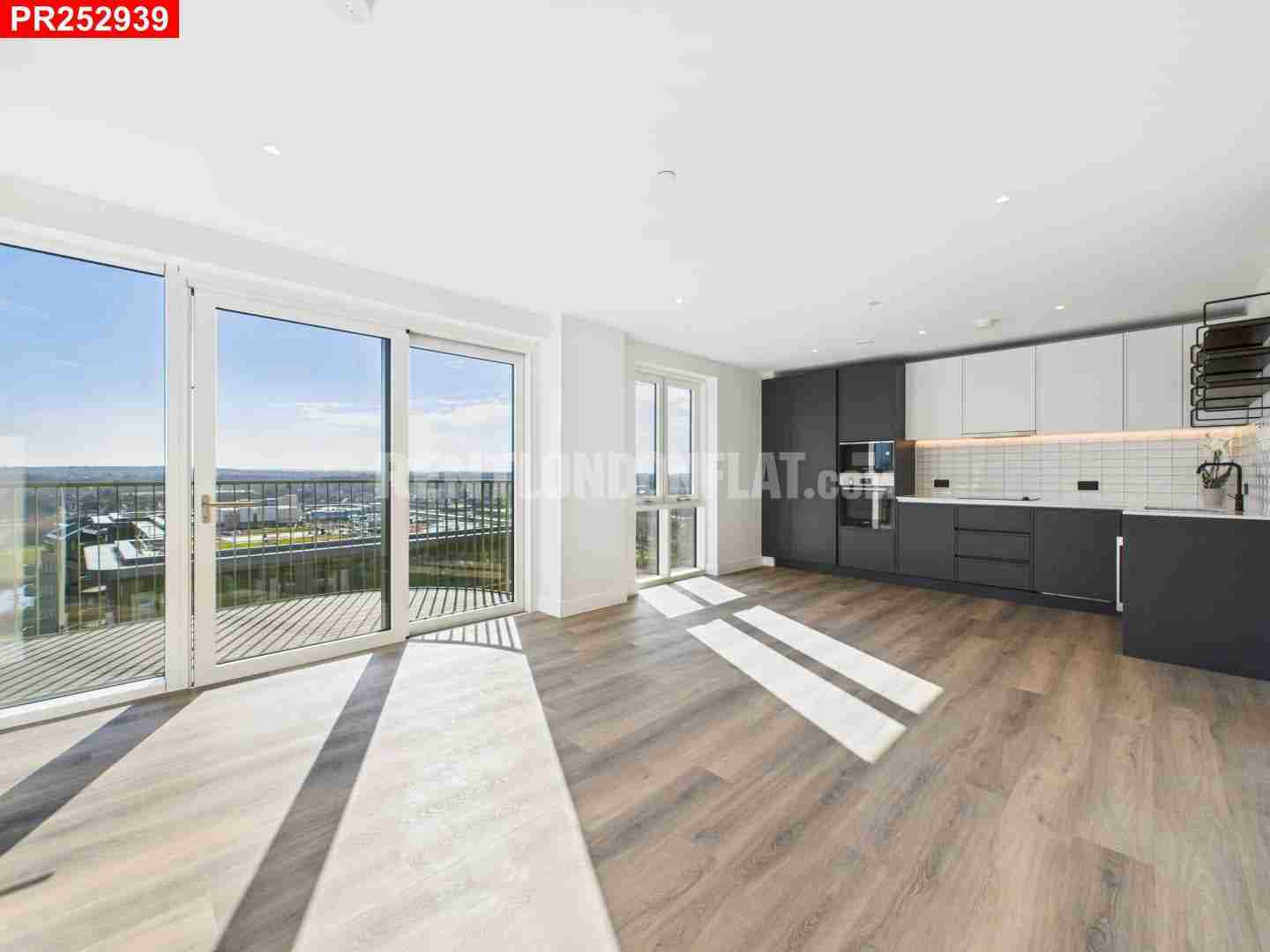 Flat Townsend Road in Greater London
