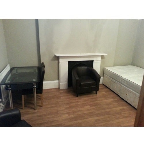Room Holland Road in London