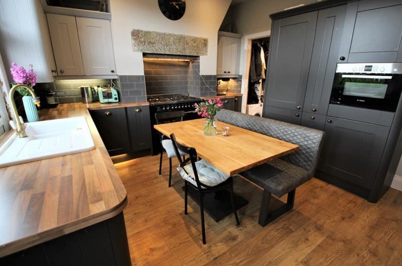 Room Meanwood Road in Leeds