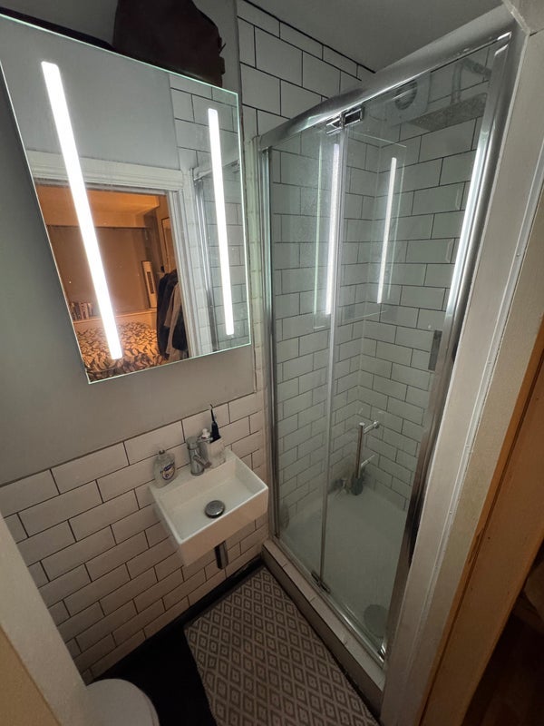 Room Lea Bridge Road in Greater London