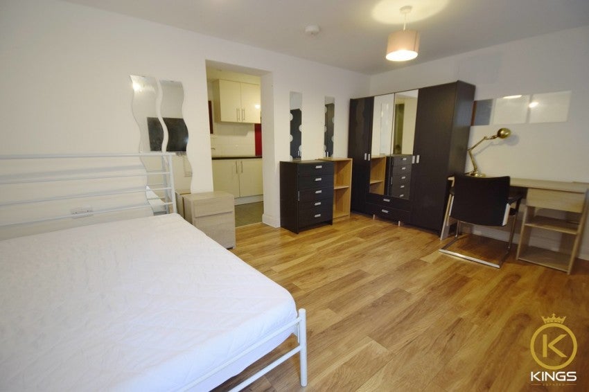 Flat Ash Grove in Guildford