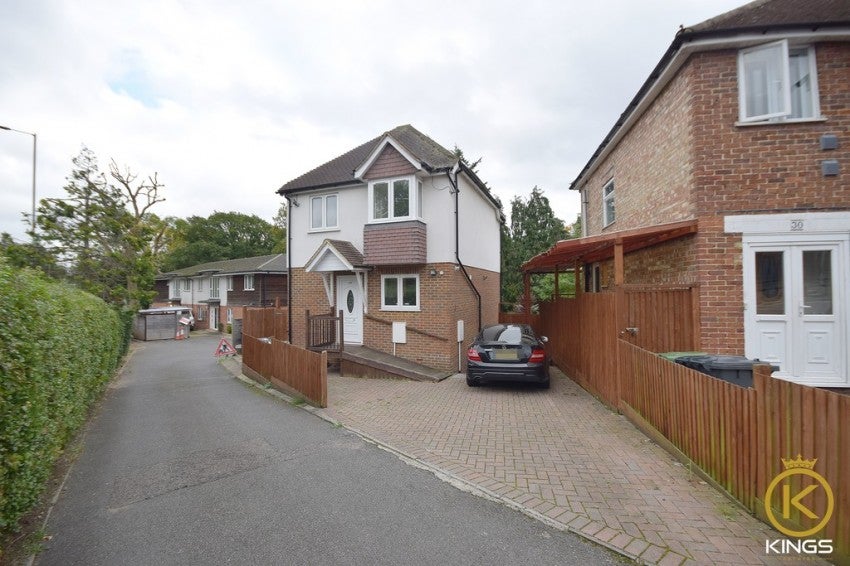 Flat Ash Grove in Guildford
