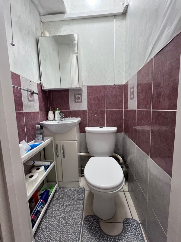 Room Southend Road in Greater London