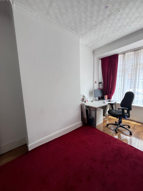 Room Southend Road in Greater London
