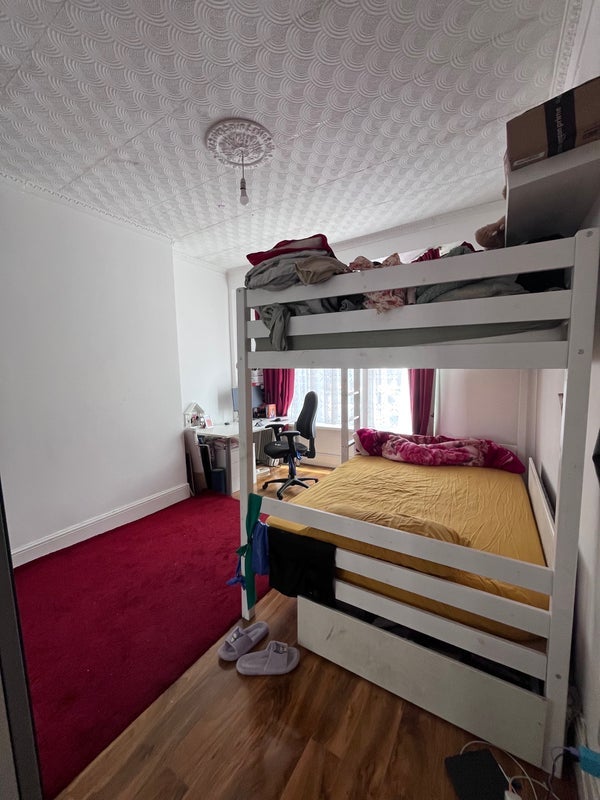 Room Southend Road in Greater London