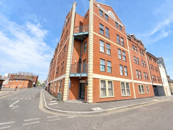 Flat Harding Street in Swindon