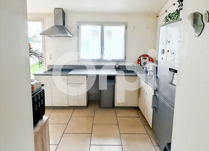 House D 922 in Péroy-les-Gombries
