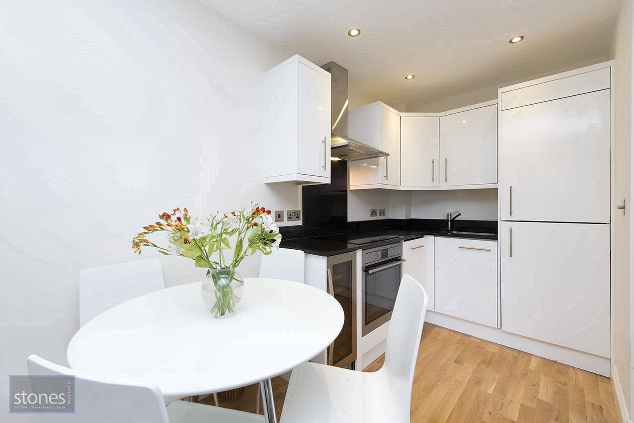 Flat Finchley Road in Greater London