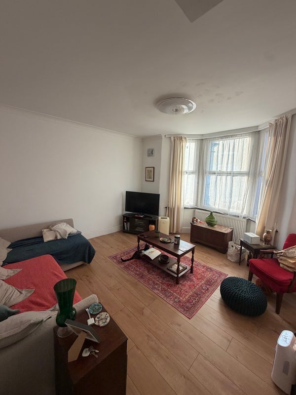 Room Romford Road in Greater London