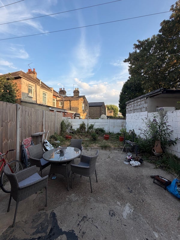 Room Romford Road in Greater London