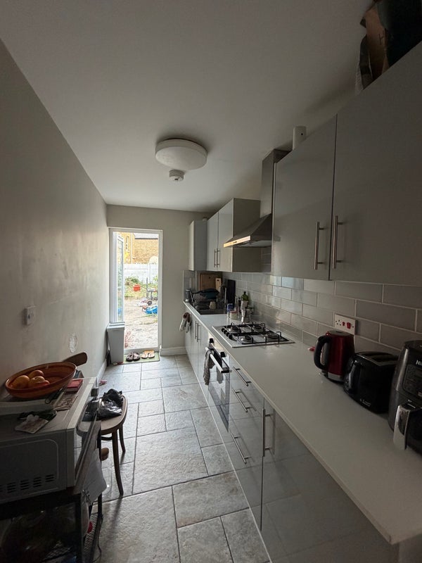 Room Romford Road in Greater London
