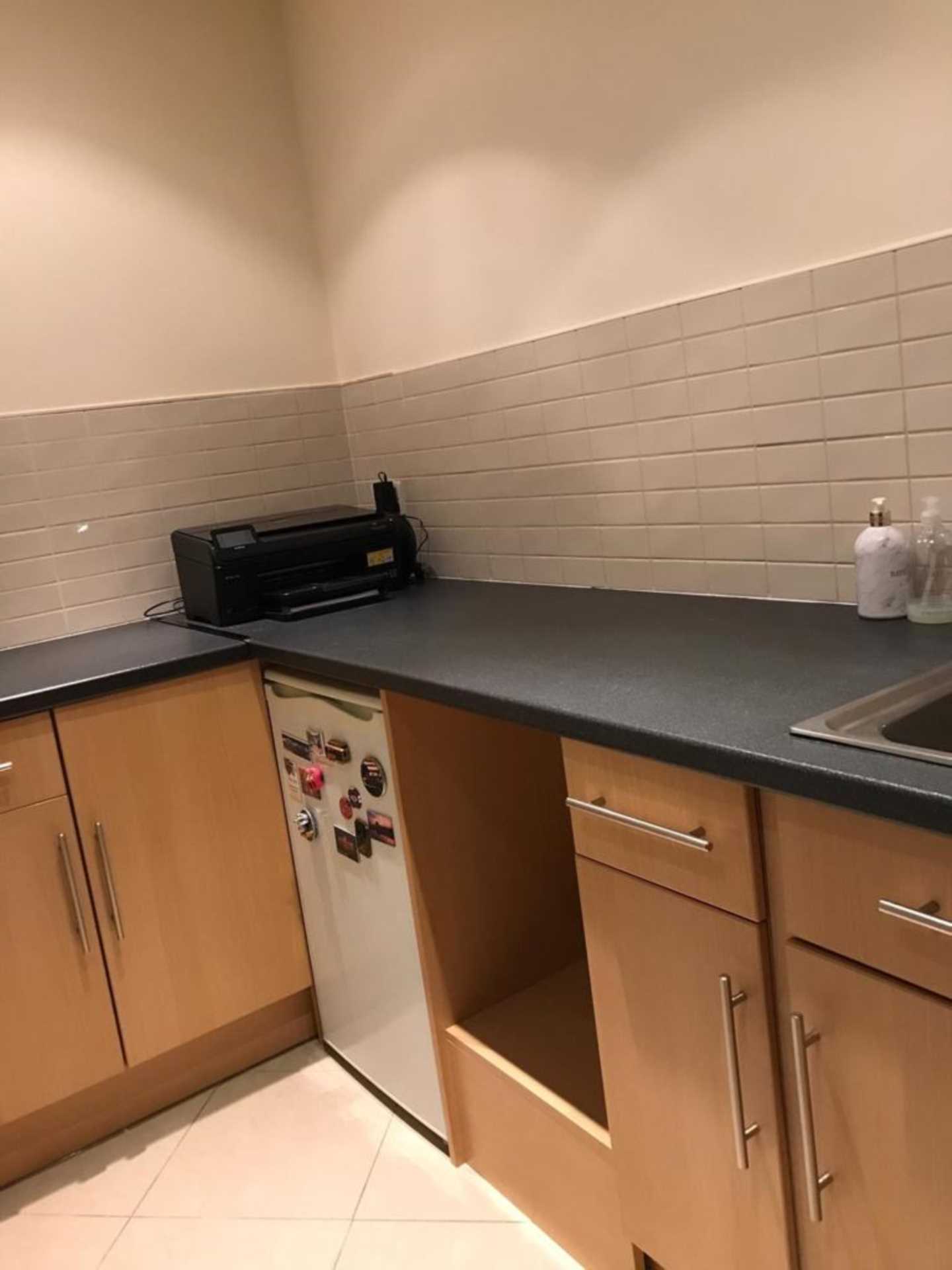Flat Broadfields Avenue in Greater London