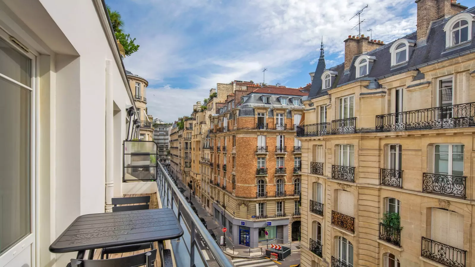 Flat Rue Dufrénoy in Paris