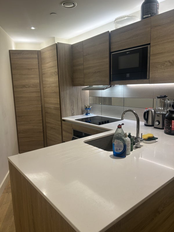 Room Duke of Wellington Avenue in Greater London