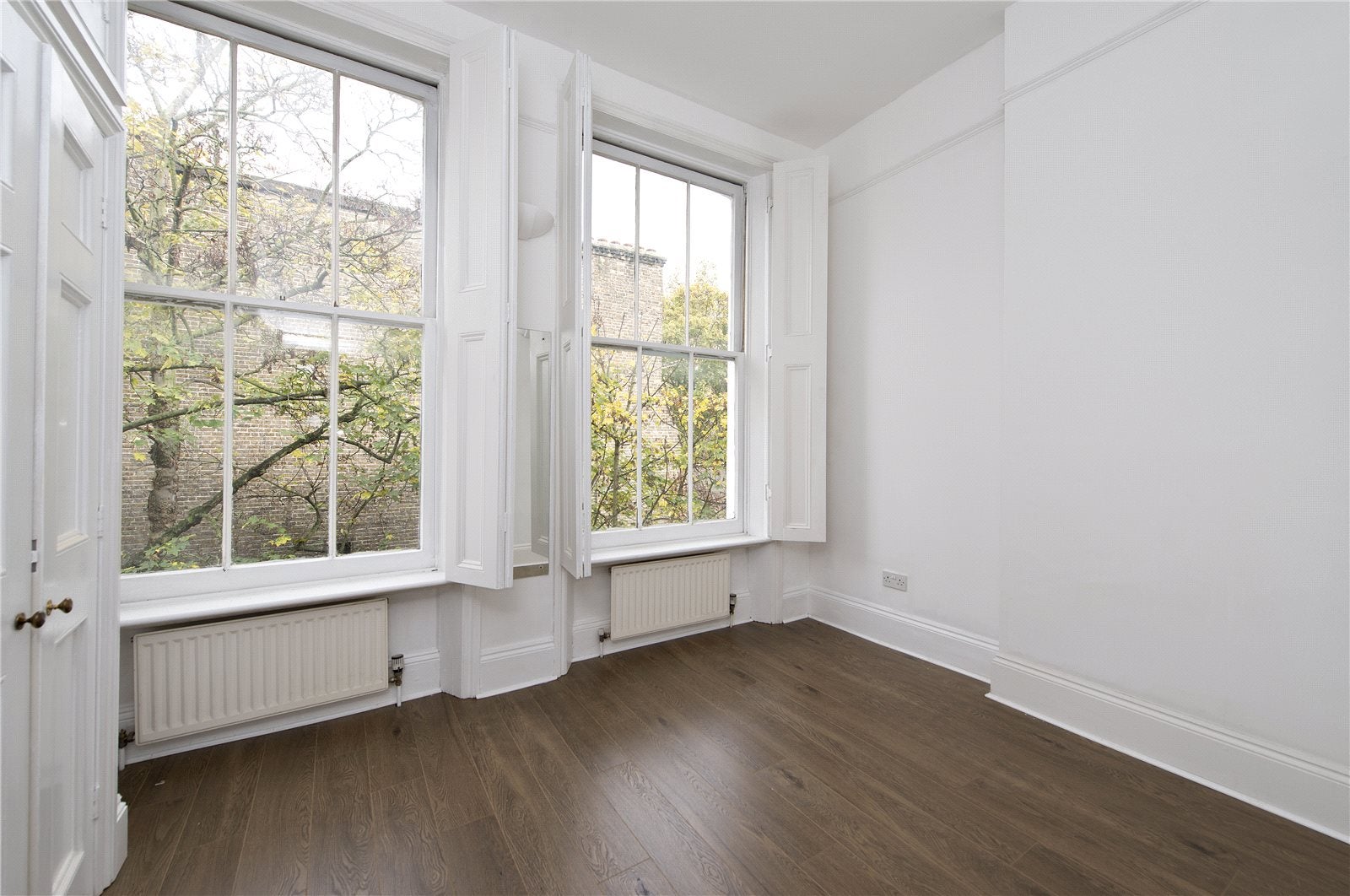 Flat Nevern Road in Greater London