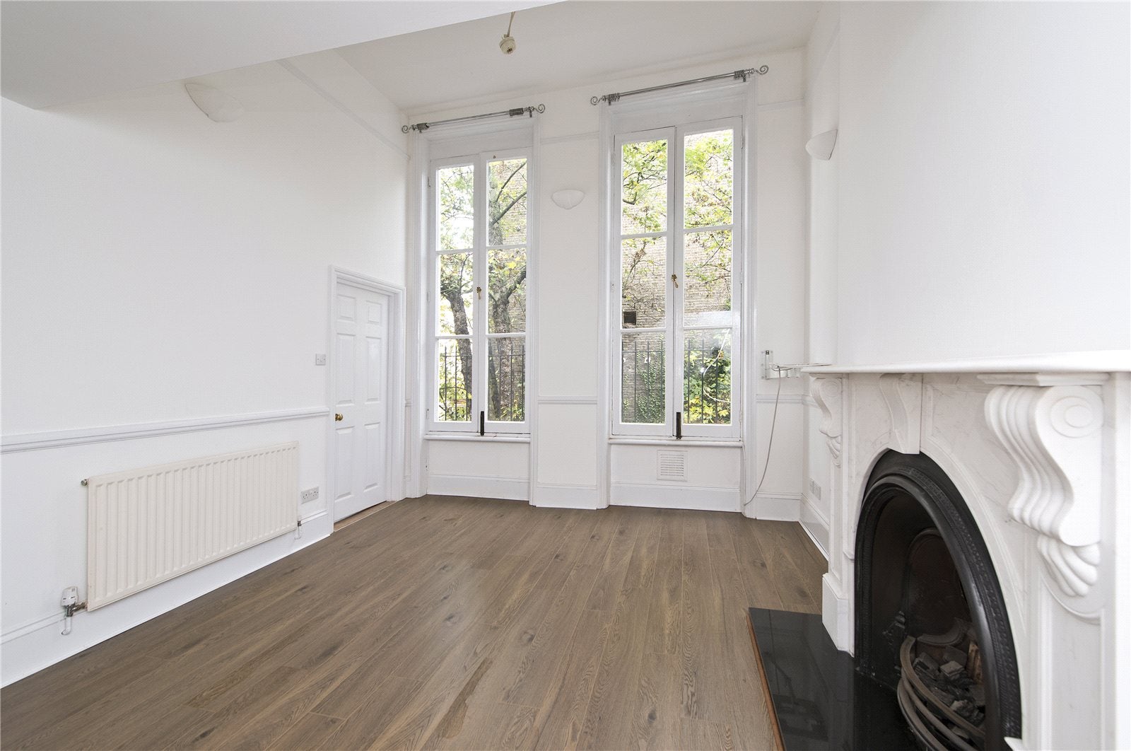 Flat Nevern Road in Greater London