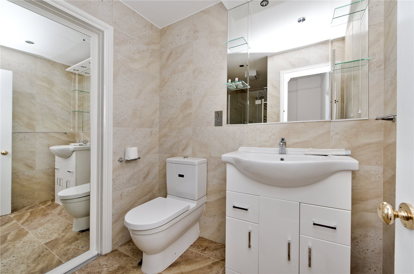 Flat Nevern Road in Greater London