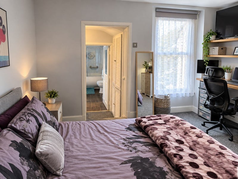 Room Cross Street in Weston-super-Mare