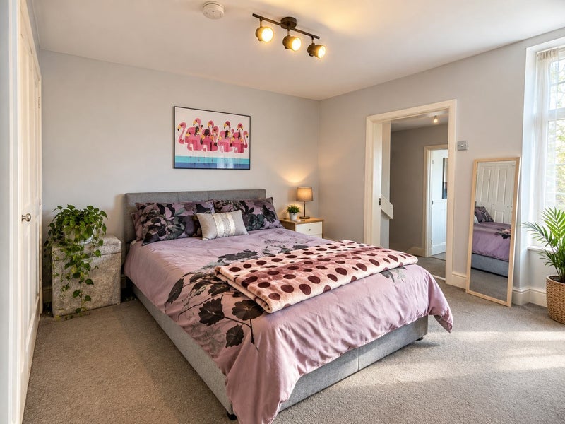 Room Cross Street in Weston-super-Mare