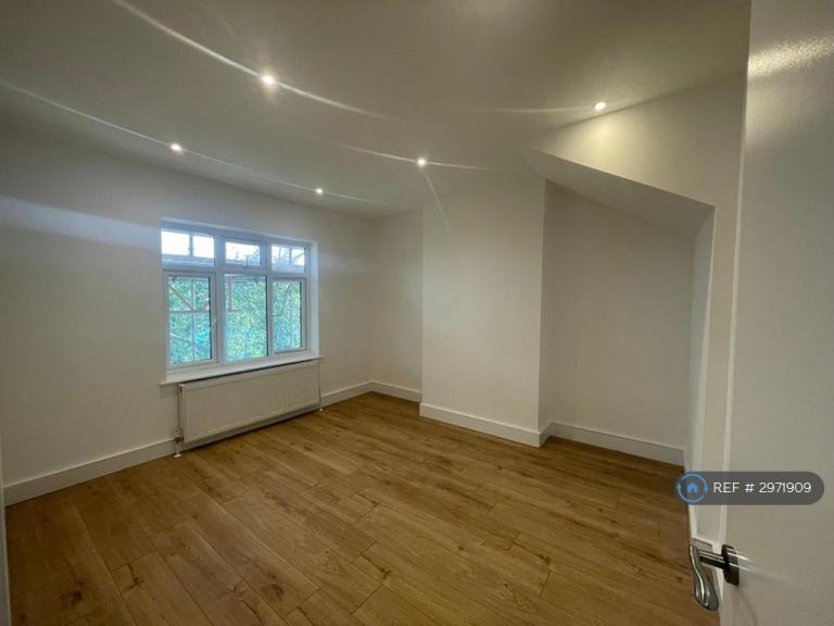 Flat Park Lane in Greater London