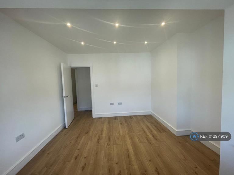 Flat Park Lane in Greater London