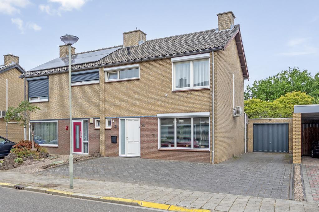Huis Dorpstraat 25 in Buchten