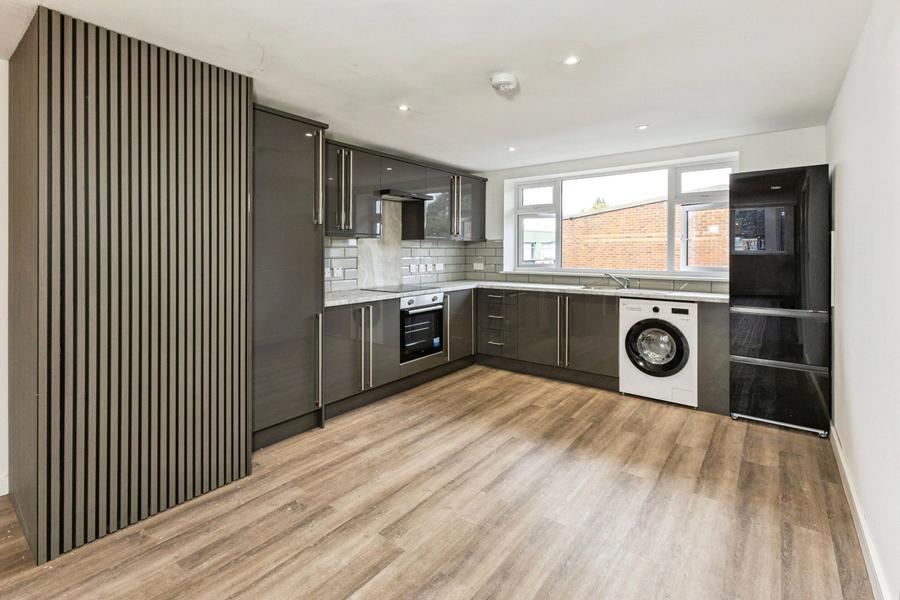 Flat Basingstoke Road in Reading