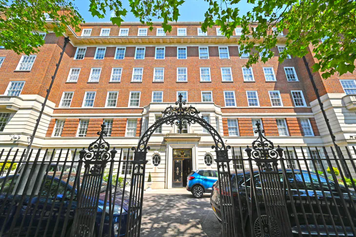 Flat Park Road in City of Westminster