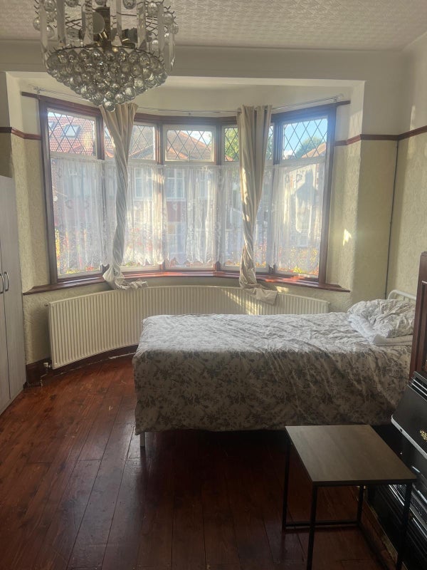 Room Hillside Gardens in Greater London
